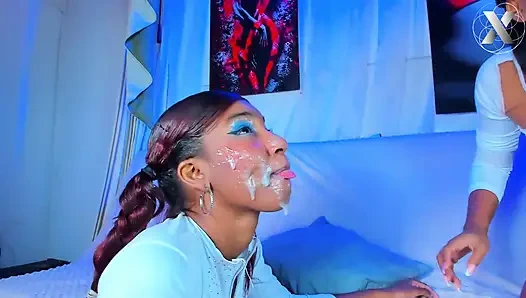 Külotum üzerimde mastürbasyon yapıyorum: heyecanla ve seks kokusuyla ıslanmıştı