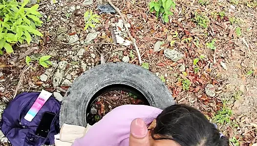 Aku pengen banget nyepong kontolnya dan minta dia ngentot aku di luar ruangan, aku suka banget