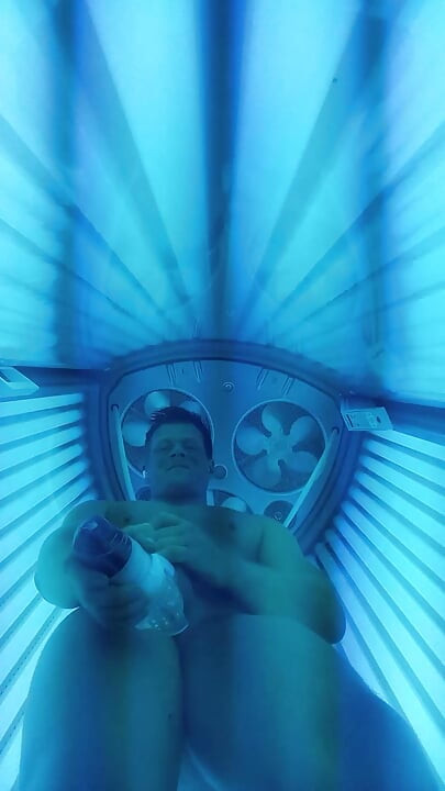Cum monster in tanning bed
