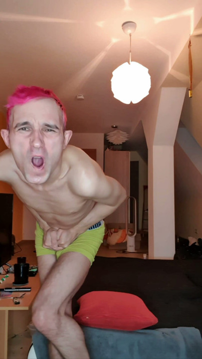I'm not allowed to piss | Clip 1