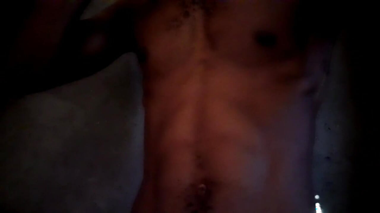 MasterMndSilver showing off and jerking off his big cock