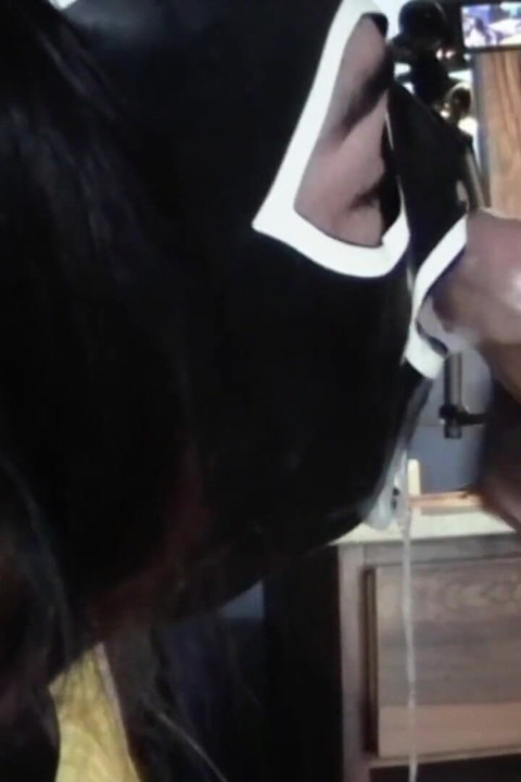 MILF jebana u usta s prskanjem po licu