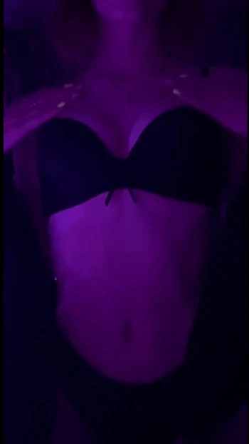 Hot Babe Wants to Fuck from Behind
