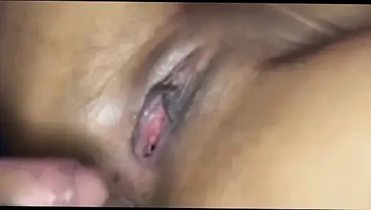 Kız arkadaşını sert sikiyor