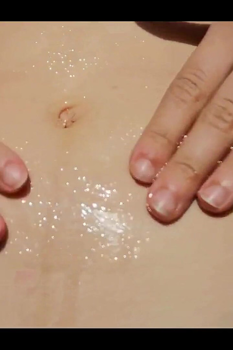 إغاظة السرة بالزيت والهزاز