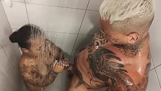 Миниатюрная карликовая нимфоманка поймала брата на глазах у мужа