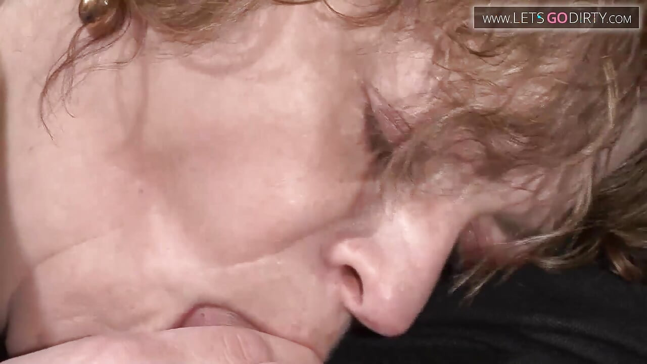 Horny MILF gives a deepthroat blowjob then gets fucked to a mouth cumshot