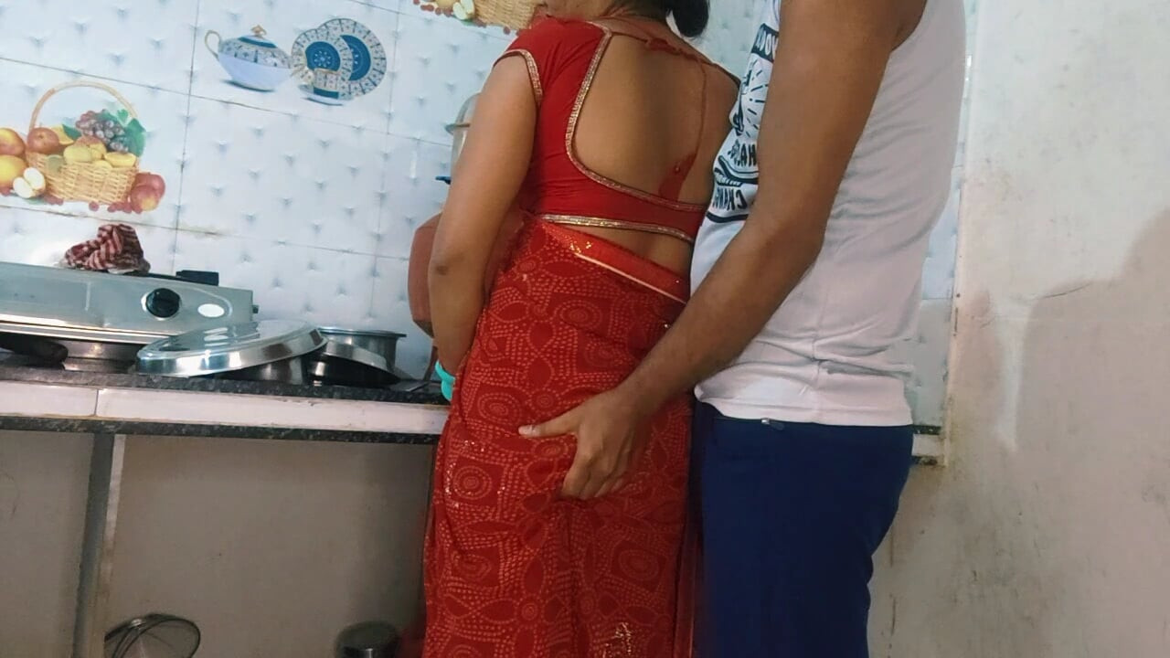 Мій перший секс на кухні зведеної сестри зведеного брата на кухні з села Бхабхі