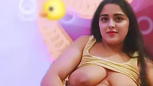 Desi Indian girl fingering and showing her boobs on What’saupp video call viral mms video