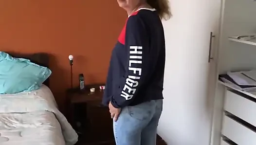 Ibu tiri pertama kali masturbasi di depan hiajstronya dan ngebiarkan dia crot di dalam memeknya