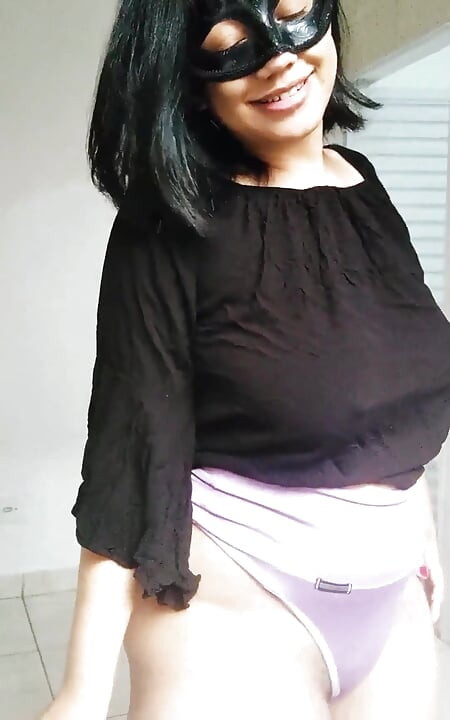 젖탱이를 빨아대는 엄마