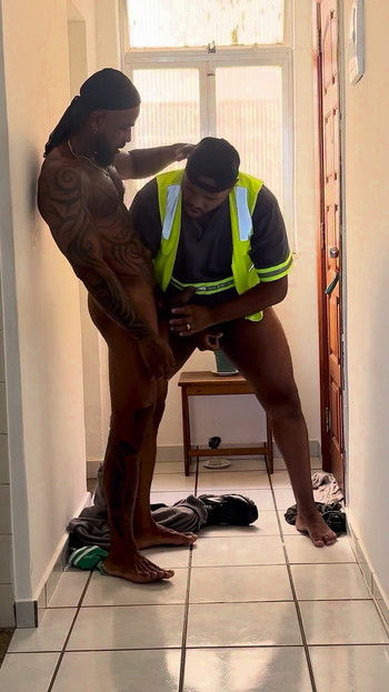 技术人员来修理对讲...最后在工作中和我做爱