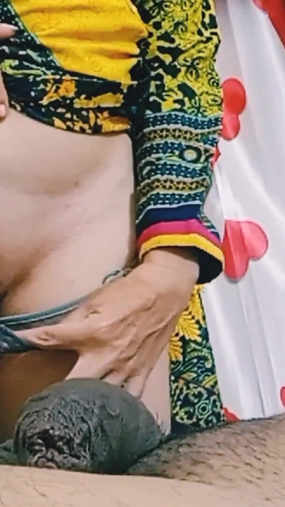 Nezaboravan trenutak iz filma "Seksi slatkica s uskom pičkom jebe se s dečkom"
