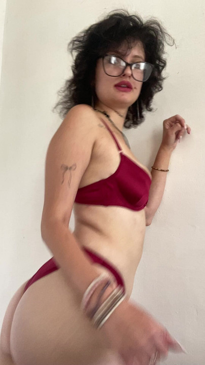 Oh, I'm so hot, take these panties off me😏