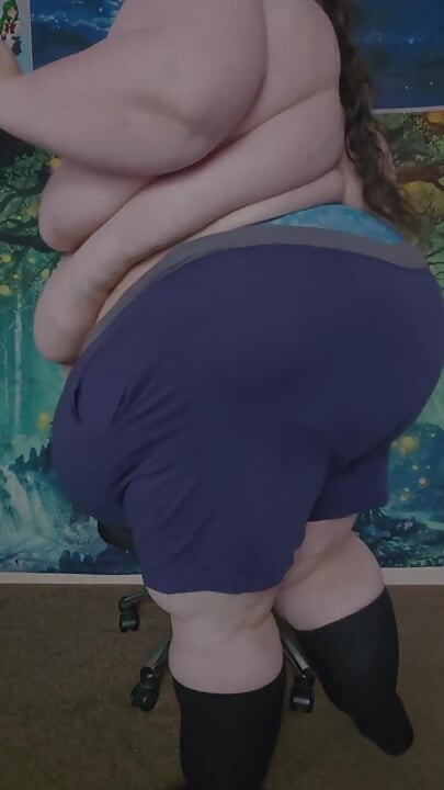 SSBBW Puts Clothes on After Shower Body