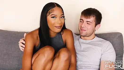 Beeindruckend! Die heißeste schwarze 18-jährige ebenholz-teenagerin kann ficken!