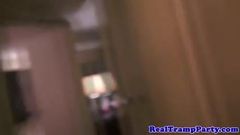 Настоящая сексодора в любительском видео с возбужденными нимфами, дающими киску в видео от первого лица