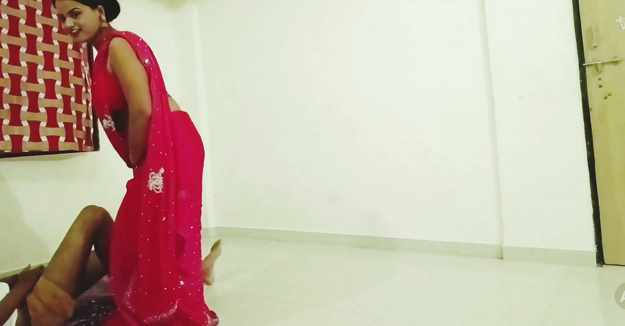 Riya Bhabhi saw her brother-in-law fighting and shaking and having sex