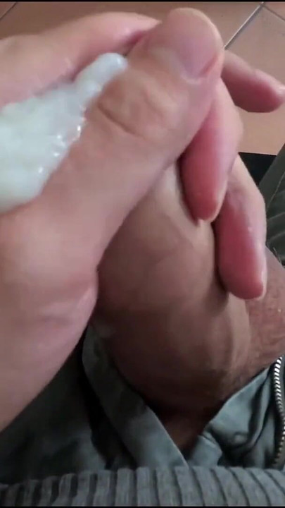 Spektakularan trenutak iz "THICK CUMSHOT - Gledaj moj ORGAZAM s gustom KOLIČINOM SPERME"
