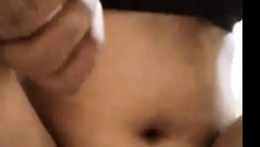 Desi indisches mädchen, das im badezimmer badet - heißes ASMR-video