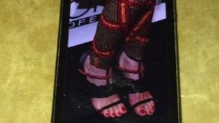 Sborra sui piedi sexy di unghie dei piedi rossi di gwen stefani
