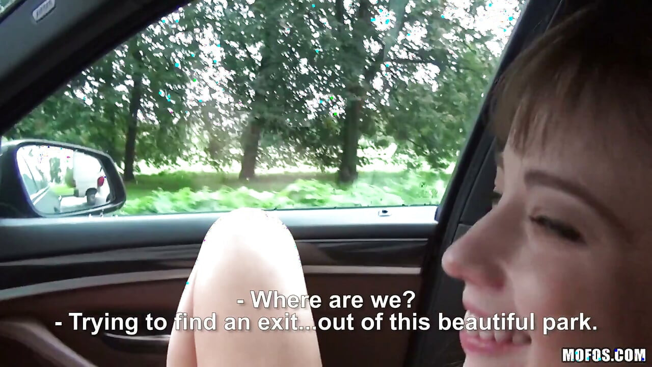 Stranded Teens - brunetka Taissia Shanti dává Timovi footjob přípravu před hlubokou anální penetrací