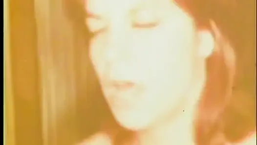 Lezbiyenler üçlü amcık yalıyor nostaljik amcık sikişi