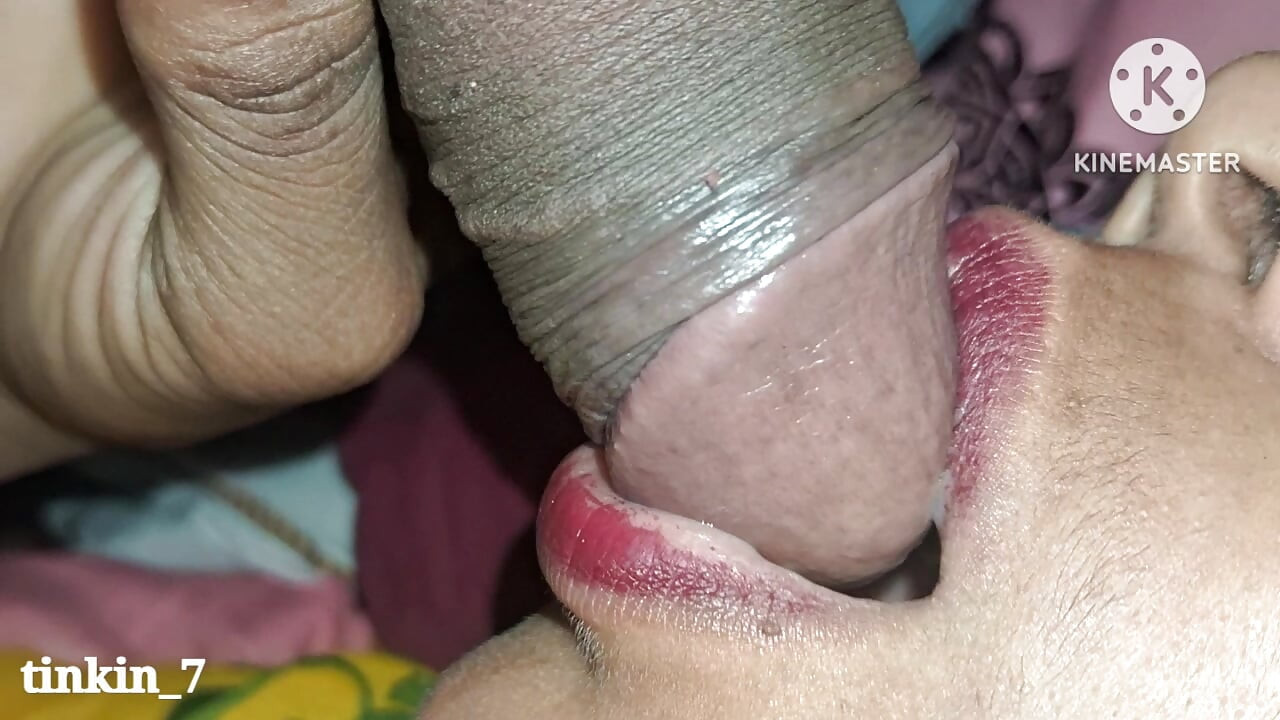 Wife of Desi village put her in her mouth