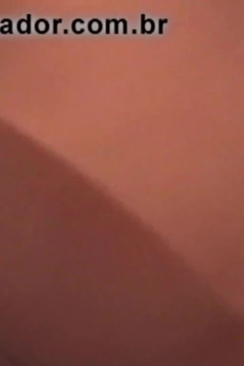 在厨房水槽里操一个热辣的女孩