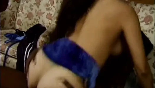 Büyük memeli esmer orta yaşlı seksi kadın büyük zenci yarağıyla sikişiyor