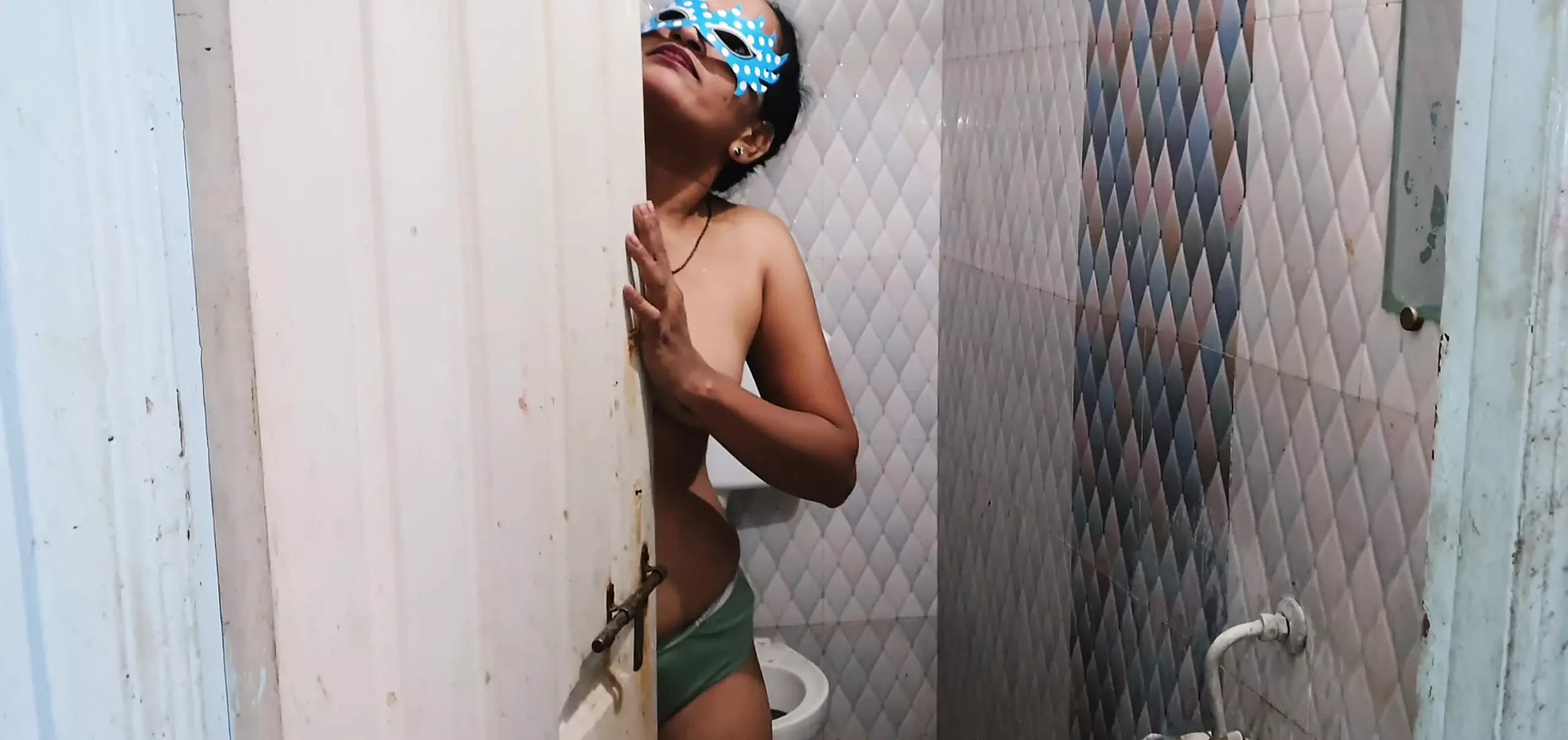 Brother-in-law Fucked Sister-in-law While She Was Taking Bath