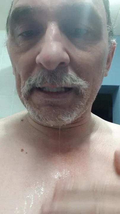 pisse sur visage1