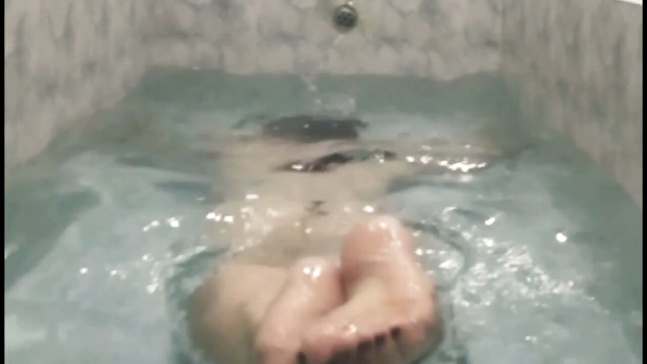 Bandar sissy underwater flexible bath with orgasm