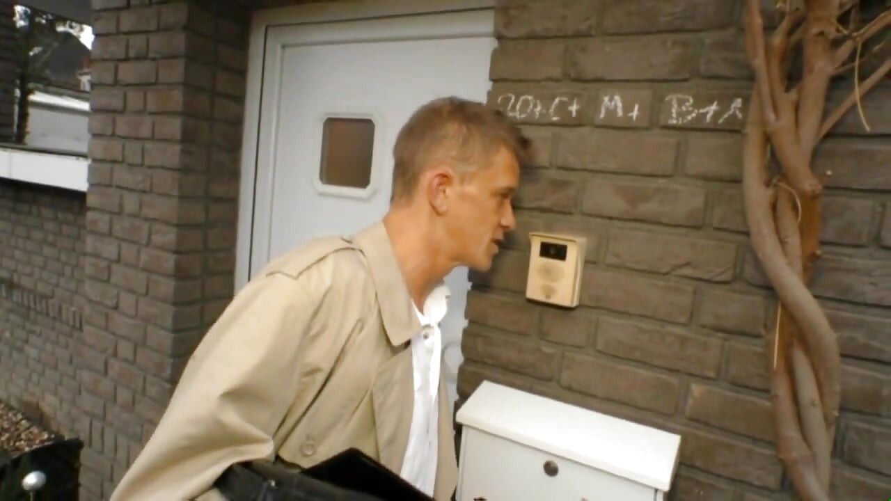 The fucking apartment building - Scene #01