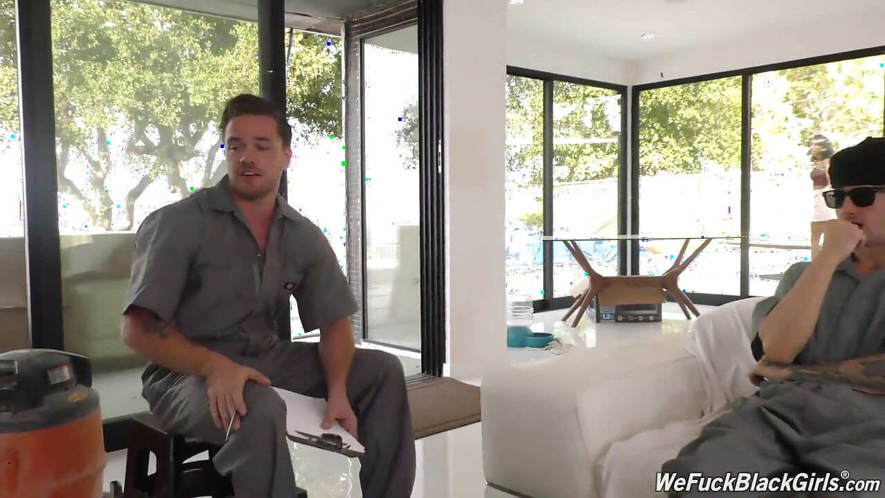 Minionă negresă Nia Nacci vrea să fută pule uriașe