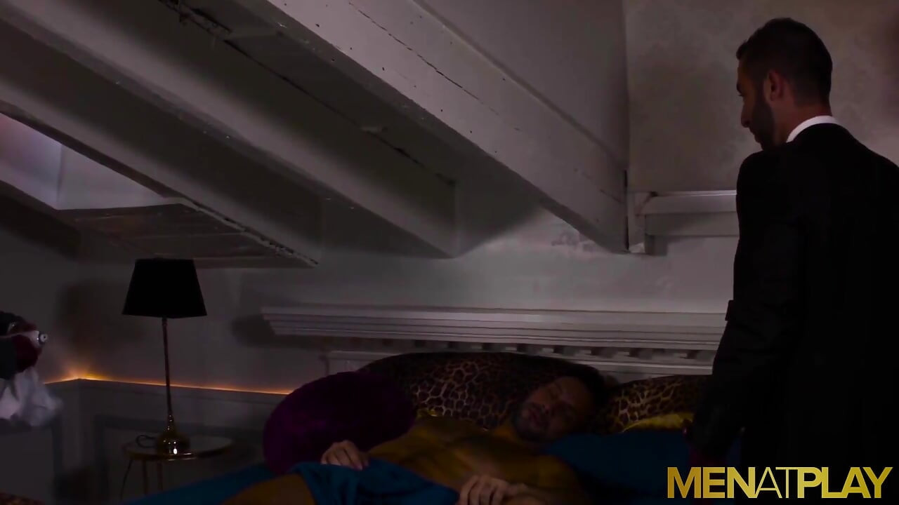 MENATPLAY - Alejandro Torres and Sergi Rodriguez fuck In 3some