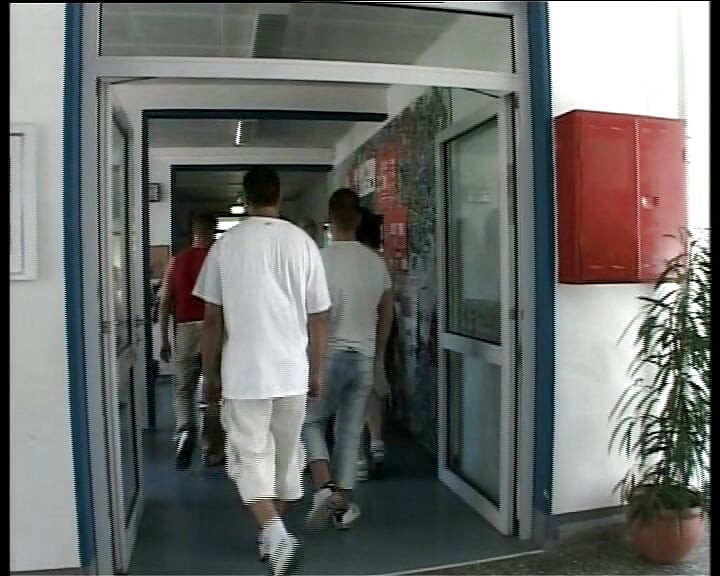 Profesoară de germană țâțoasă mănâncă spermă după ore