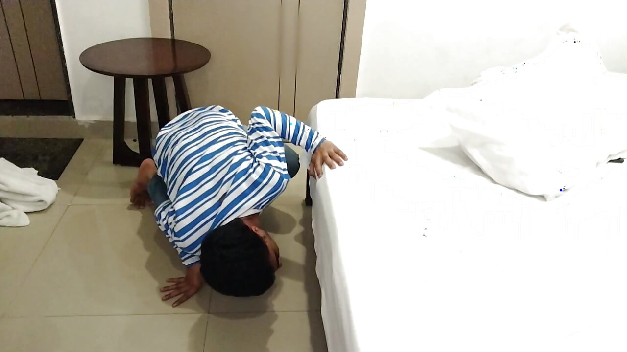 Naukrani ko new year bonus deke pel diya