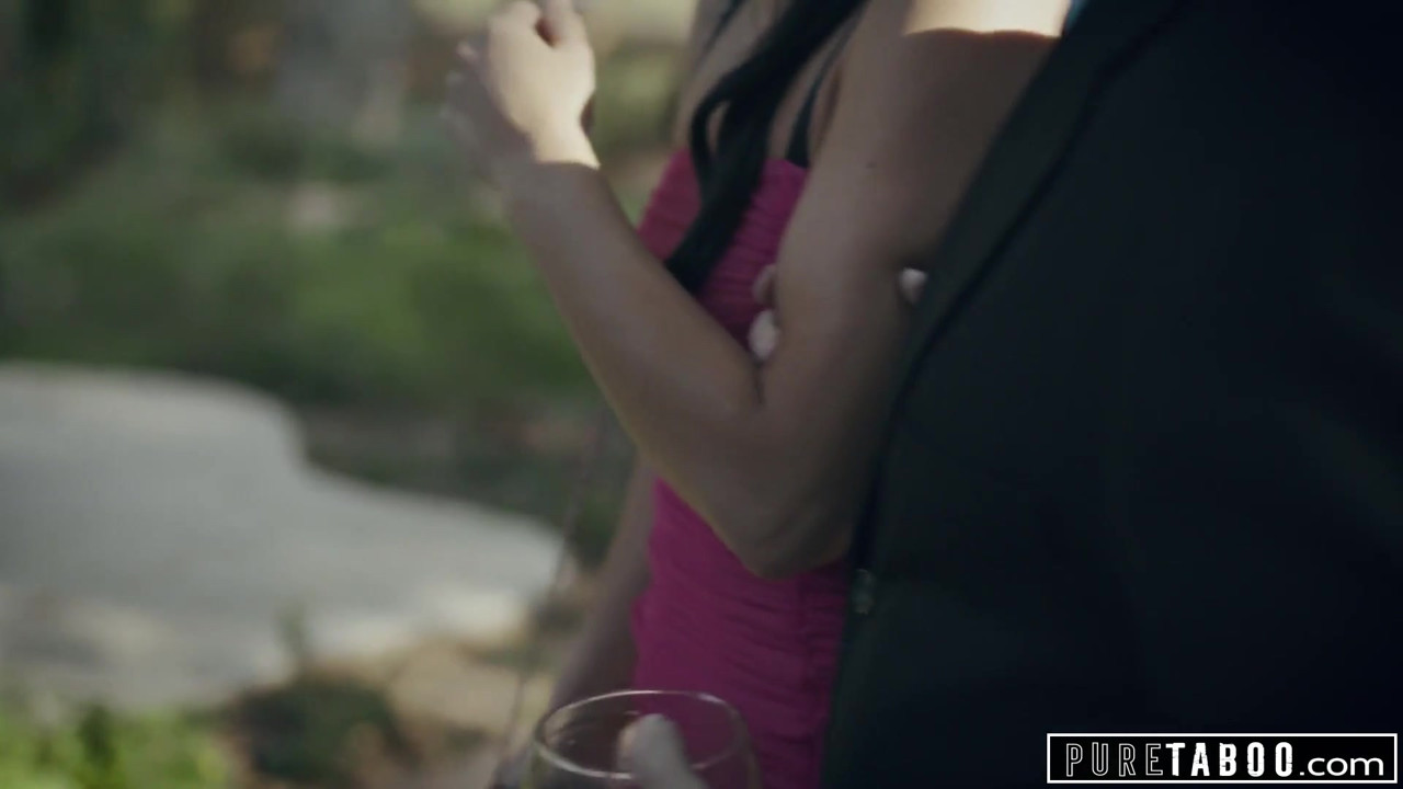 純粋なタブー痴女がビジネスマンに屈辱-公共ファック