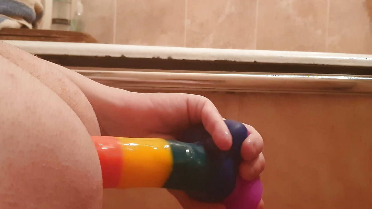 Sasha Earth Crossdresser hjemmelaget amatør anal Fuck Machine og stikker en dildo i rumpa