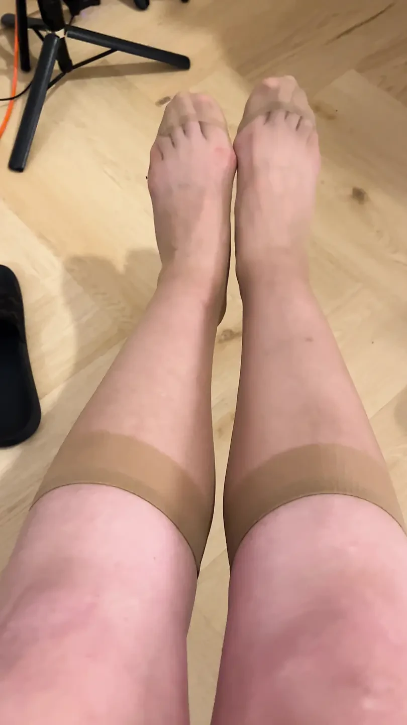 Show off Your Feet in Beige Knee-high Socks