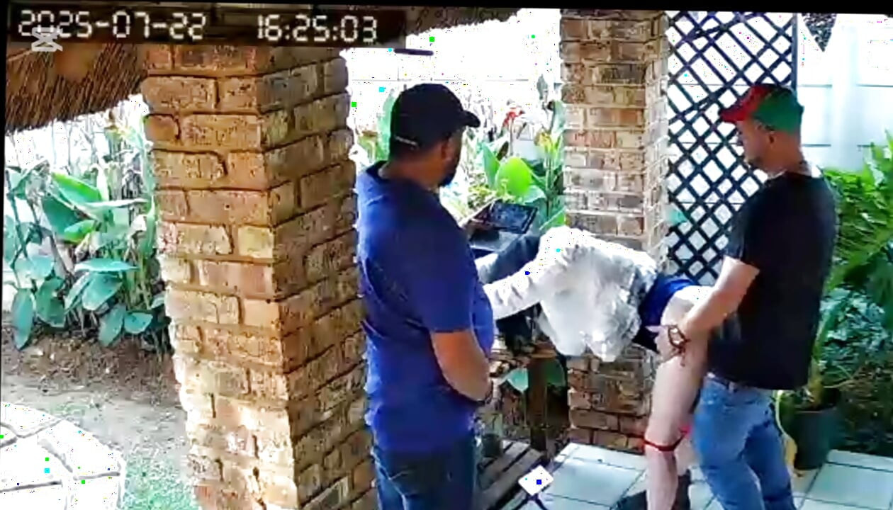 흑인 대물 자지에게 따먹히는 바람난 남편 상사