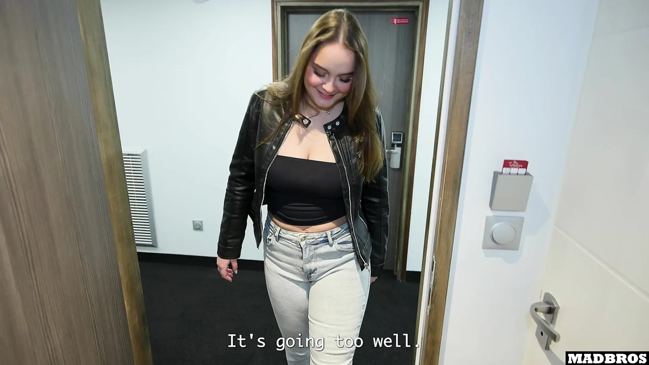 Big Ass French Girl Get Pounded Deepthroat And Huge Facial In An Hotel Room !!!