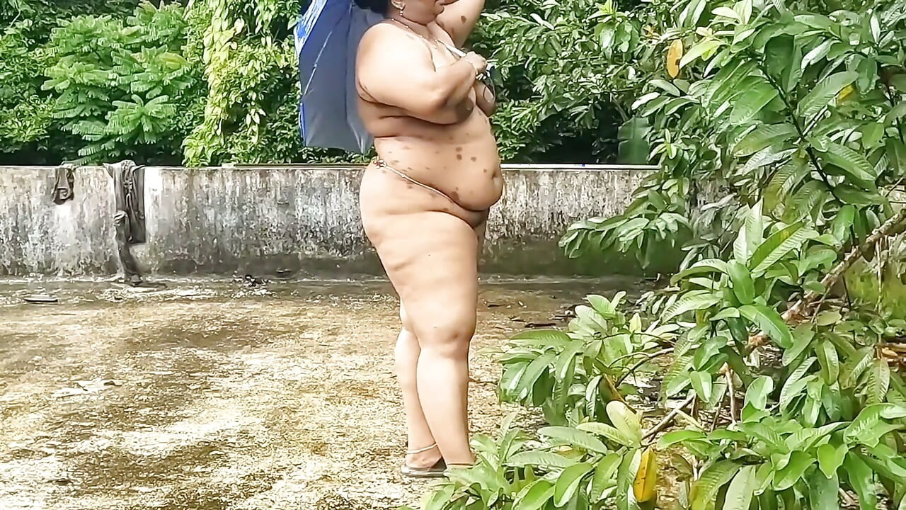 Beautiful Chubby Girls Getting Naked in Rain Outdoor. Big Boobs and Ass Exposed in Public