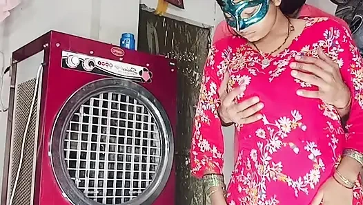 Göt amcık sikiyor yarak emiyor göğüslerini emiyor memeden süt emiyor ve domaltarak yarağa oturuyor ve doğrudan Hintçe seste yatıyor