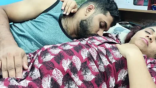 Tekan toket dan gesek memek romantis