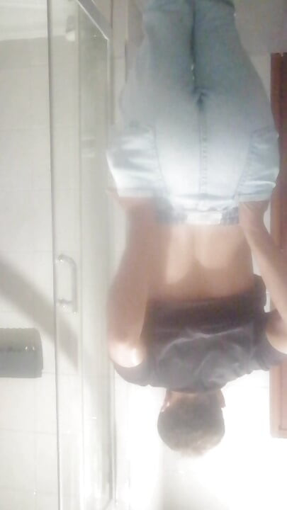 Hot twink twerking