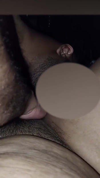 Schwägerin leckt muschi und drückt möpse | Clip 1