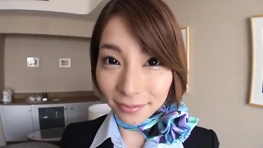 一个成熟的男人和一个诱人的客舱服务员