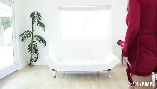 Dillion harper si cewek sange dengan toket besar lagi asik fingering memeknya sambil menggoda dan mulai masturbasi